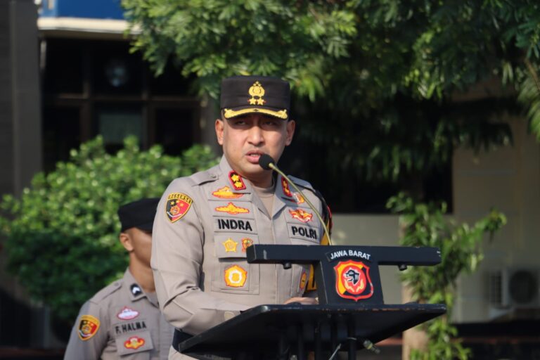 Kapolres Majalengka Pimpin Upacara Kenaikan Pangkat Pengabdian Personel Polres Majalengka