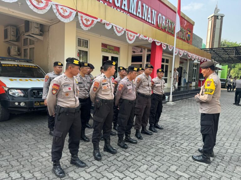 Polda Jateng Hadirkan Rasa Aman; Sterilisasi Kantor Bawaslu Demi Pilkada Yang Damai