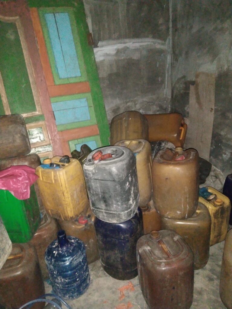 Ditpolairud Polda kepri Berhasil Mengamankan Pelaku Pengangkutan Niaga BBM Berupa Minyak Tanah Yang Bersubsidi Pemerintah.