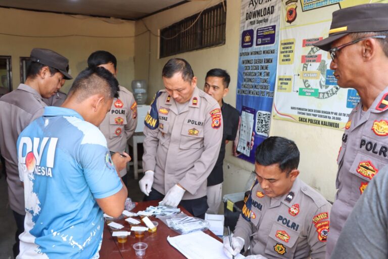 Kapolresta Cirebon Pimpin Pengecekan Polsek Klangenan dan Polsek Kaliwedi