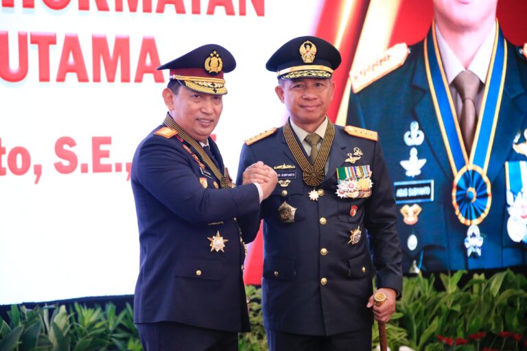 TNI-Polri Terus Bersinergi dan Solid Dalam Rangka Menjawab Tantangan Tugas, Mengawal Seluruh Kebijakan Pemerintah Saat Ini Dan Yang Akan Datang.