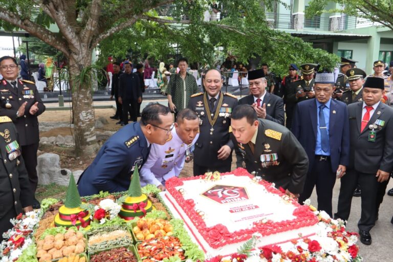 Kasdam XII/Tpr Pimpin Upacara dan Syukuran Peringatan HUT Ke-79 TNI di Wilayah Kalbar