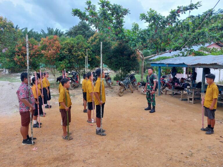 Satgas Yonzipur 5/ABW Tanamkan Semangat Disiplin Dan Terampil Serta Percaya Diri Kepada Siswa SMP