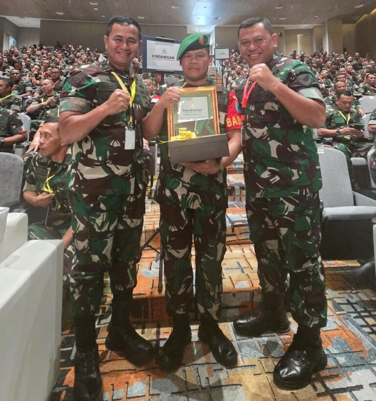 Danpos 2 Koramil 03/Sungai Raya Sertu Sugiyanto Terima Penghargaan Dari Kasad