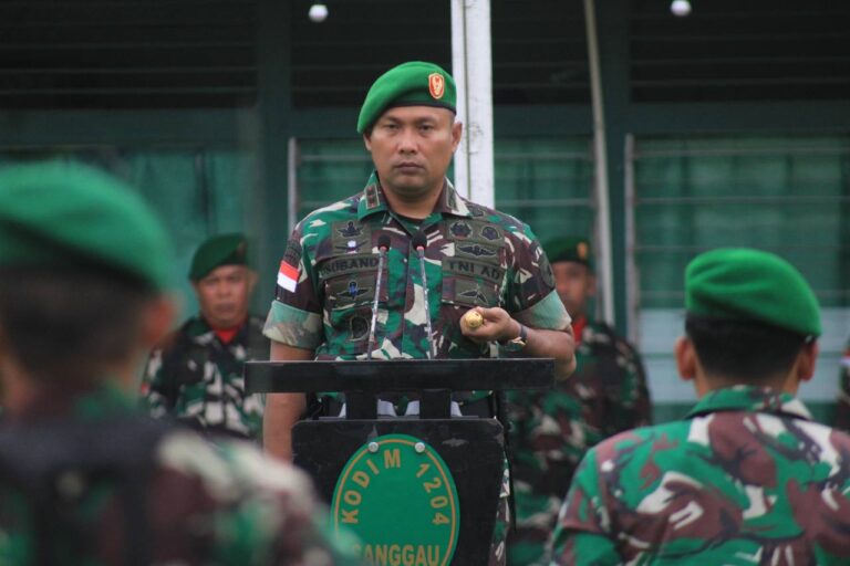 Letkol Inf Subandi S.E.,M.I.P. Pimpin Upacara 17an Bulan Oktober 2024 di Makodim 1204/Sanggau