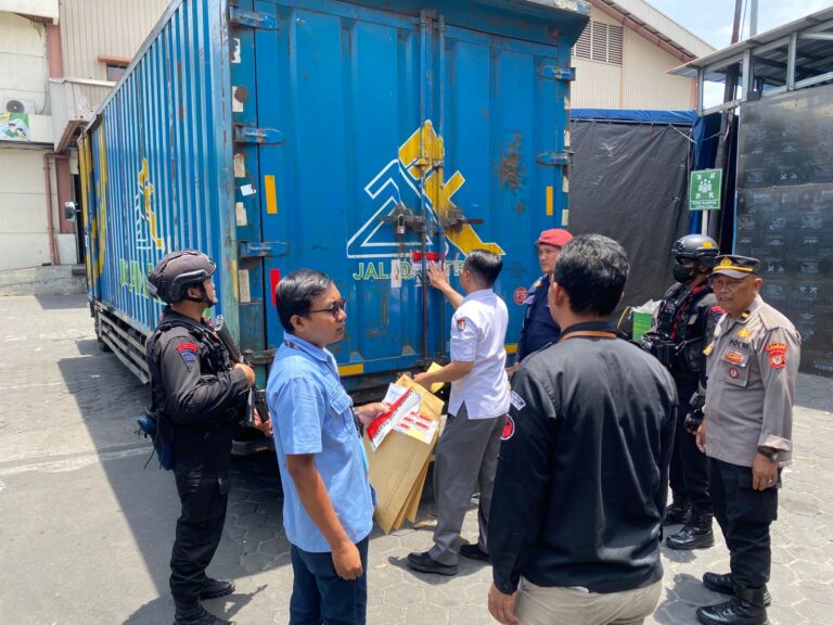 Pengawalan Ketat Dari Polda Jateng, Logistik Pemilukada 2024 Sampai ke Daerah Dengan Selamat*