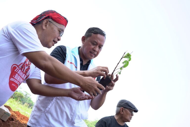 Lanjutkan Penghijauan, Tri Adhianto Dorong Urban Farming untuk Ketahanan Pangan dan Wisata Edukasi di Kota Bekasi