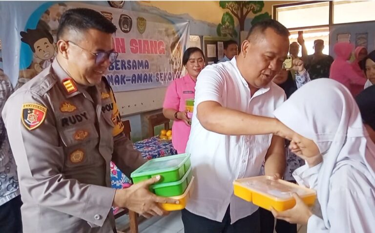 Polres Majalengka Berikan Makan Siang Bergizi untuk Ratusan Siswa di Jatiwangi