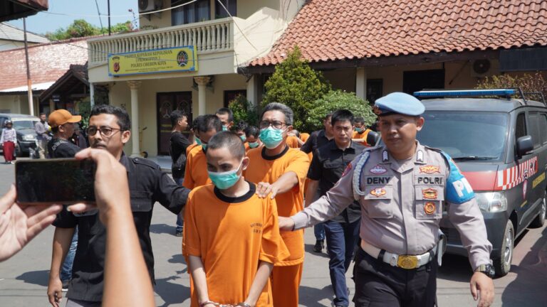 Kurun Waktu 1 Bulan, Satnarkoba Polres Cirebon Kota Berhasil Ringkus 16 Tersangka Pengedar Narkoba dan Obat Terlarang