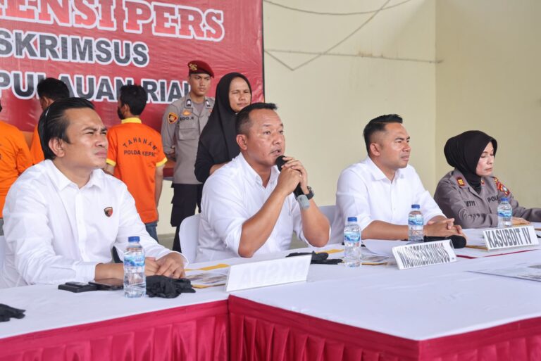 Ditreskrimsus polda kepri berhasil Amankan 3 Orang tersangka kasus tindak pidana penambangan pasir Iligal