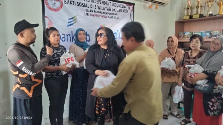 Presidium FPII Salurkan Paket sembako dan uang di Cilincing, Citayam dan Alun Alun Bogor