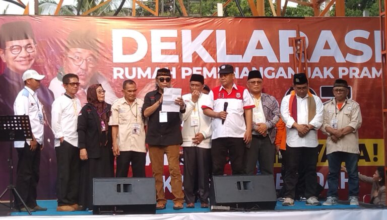 Dermawan Mas Pram Bang Doel serahkan Bantuan 5 unit Ambulan untuk Warga RT RW DKI Jakarta