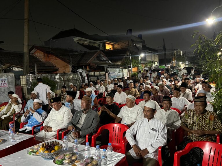 Sholawat dan Doa Bersama Warga RW 09 untuk Tri Adhianto dan Abdul Harris