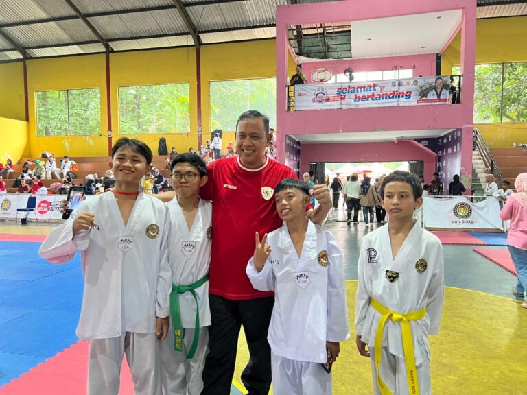 Tri Adhianto Buka Turnamen Taekwondo dan Catur untuk Atlet Muda Bekasi