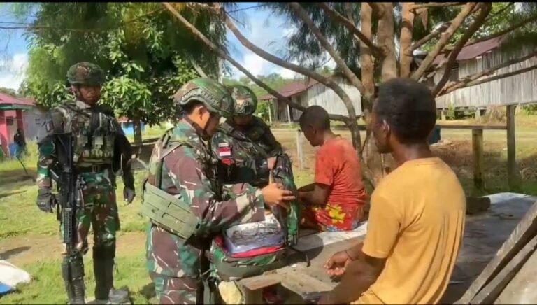 Satgas Yonif 642/Kps Bersama Puskesmas Meyerga Gelar Posyandu dan Posbindu di Kampung Majnic