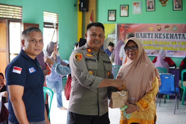 Ratusan Warga Desa Tanjung Manfaatkan Layanan Kesehatan Gratis dari Polres Sekadau