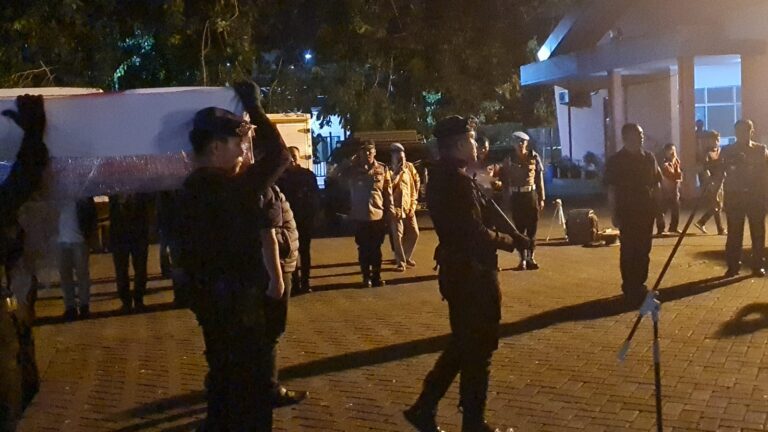 Kapolri Beri Kenaikan Pangkat Anumerta ke Almarhum AKP Ulil Ryanto