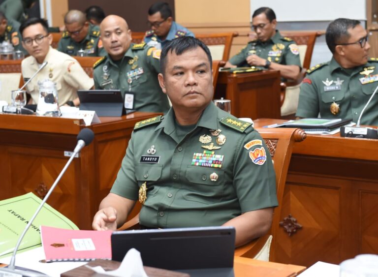 Wakasad Dampingi Menhan RI Rapat Kerja Dengan Komisi I DPR RI Bahas Strategi Pertahanan 2025