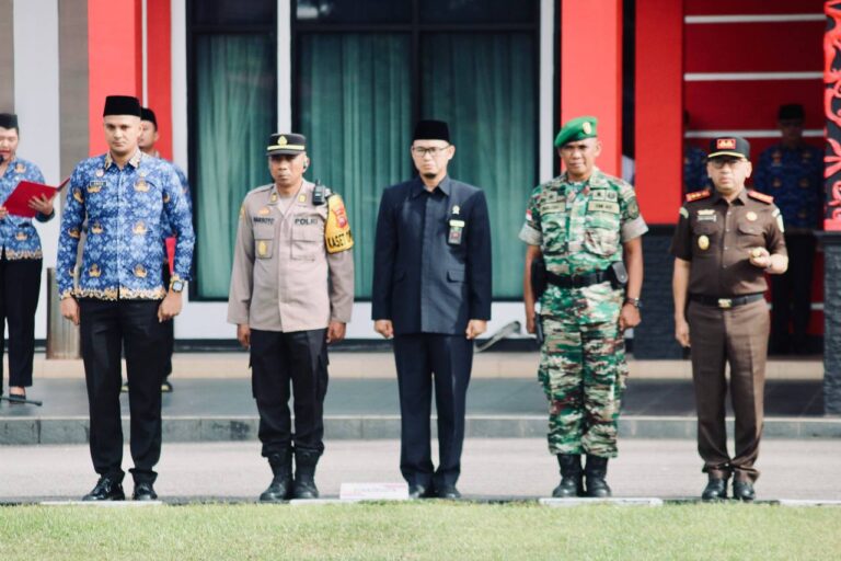 Kasdim 1204/Sanggau Hadiri Upacara Hari Ulang Tahun Korpri ke-53.