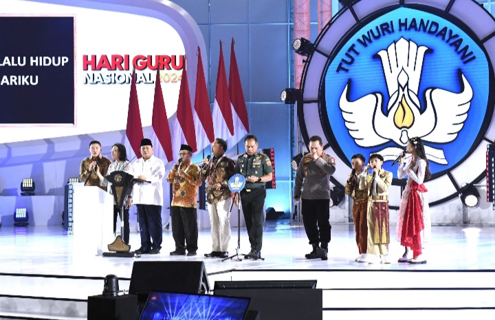 Panglima TNI Dampingi Presiden RI Pada Acara Puncak Peringatan Hari Guru Nasional Tahun 2024