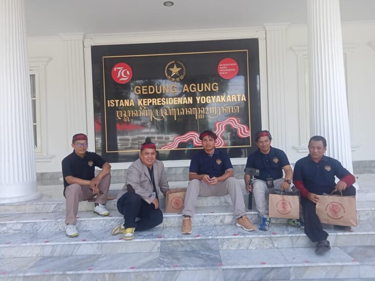Tim Media AsMEN Kunjungi Istana Kepresidenan Yogyakarta