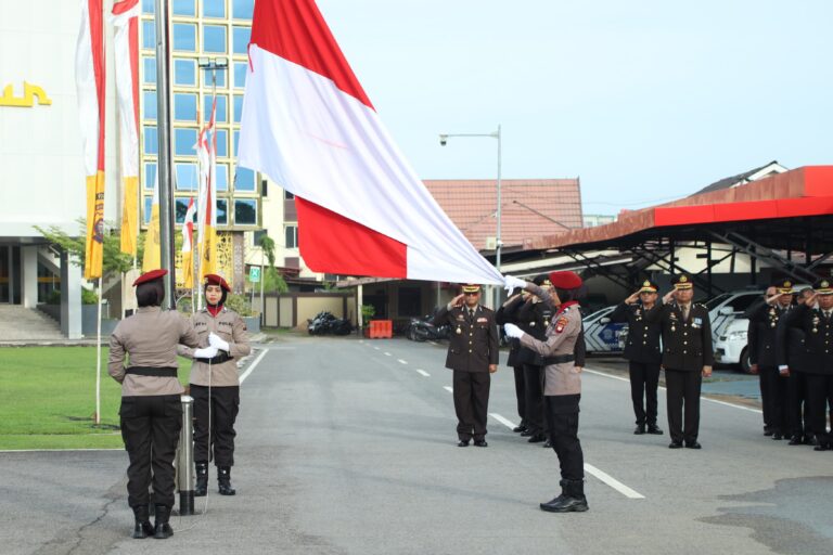 Menuju Indonesia Emas 2045, Polda Kalbar Laksanakan Upacara Peringatan Hari Ibu ke-96.
