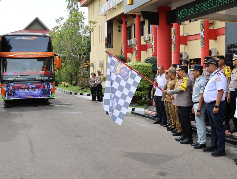 Polda Kalteng Secara Resmi Melepas 160 Pemudik yang tergabung dalam Mudik Gratis Natal dan Tahun Baru