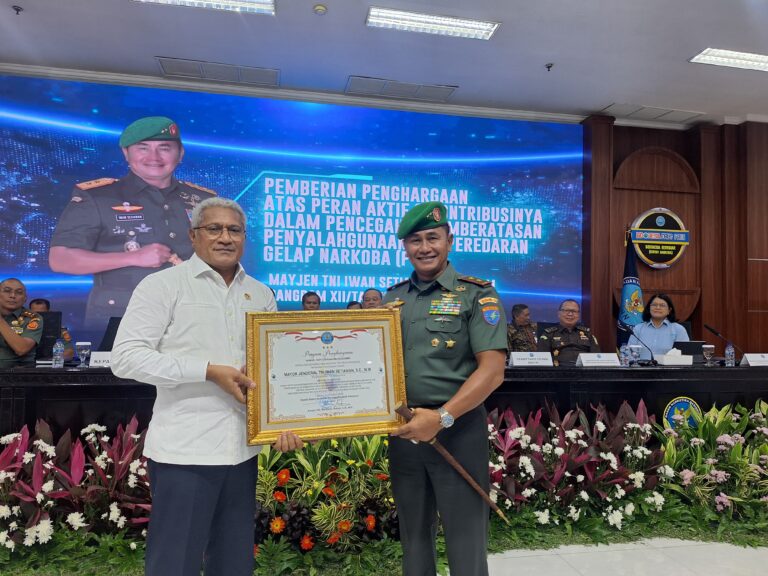 Aktif Dalam Pemberantasan Narkotika, Pangdam Tanjungpura Terima Penghargaan Dari BNN RI