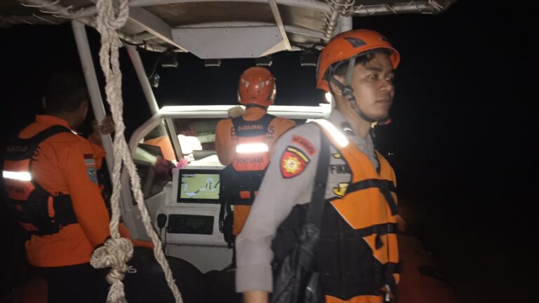 Anak Selamat, Seorang Ibu Hilang Ditelan Derasnya Sungai Kapuas