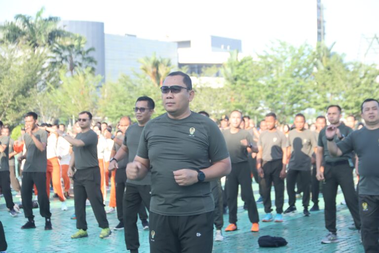 Pangdam XII/Tpr Membaur Bersama Prajurit Laksanakan Olahraga