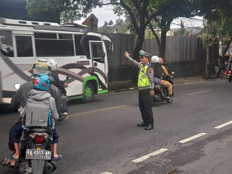 Pengamanan Lalu Lintas di Persimpangan Tembelang Wonosobo Dapat Apresiasi Masyarakat
