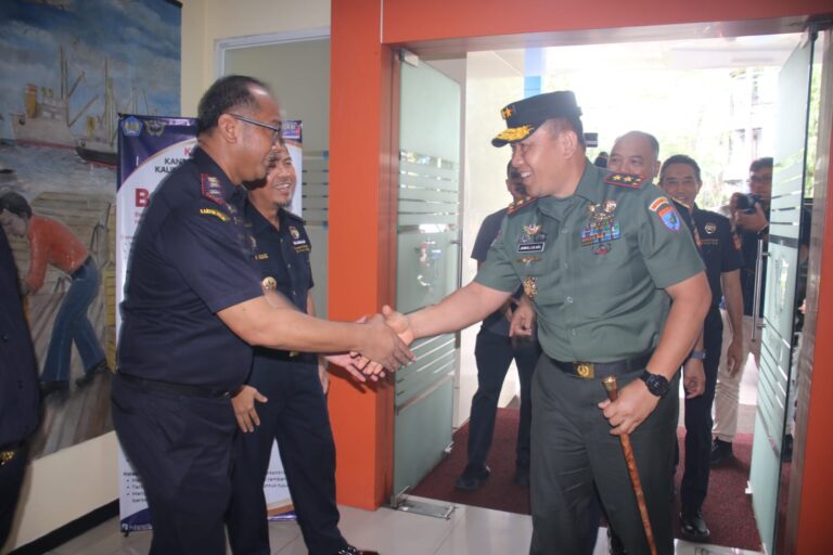 Pangdam Tanjungpura Silaturahmi Dengan Kepala DJBC Kalbagbar