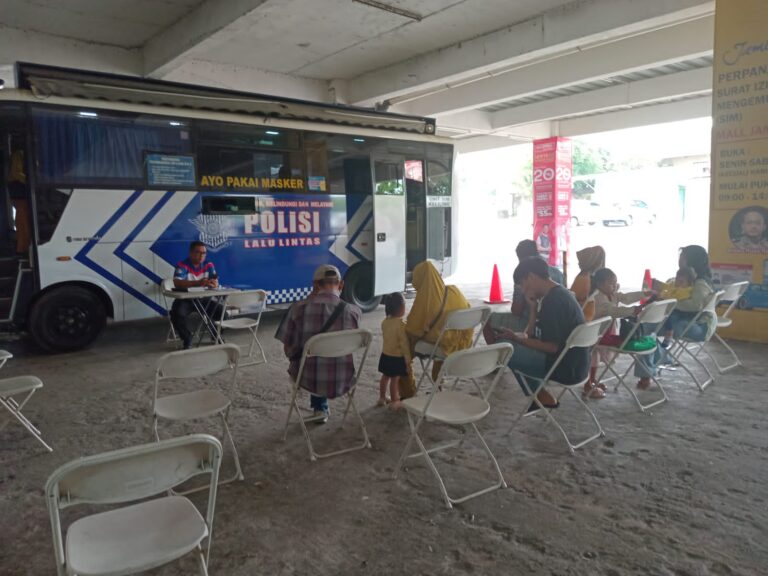 Unit SIM Keliling Polda Jambi Berikan  Kemudahan Untuk Perpanjangan SIM