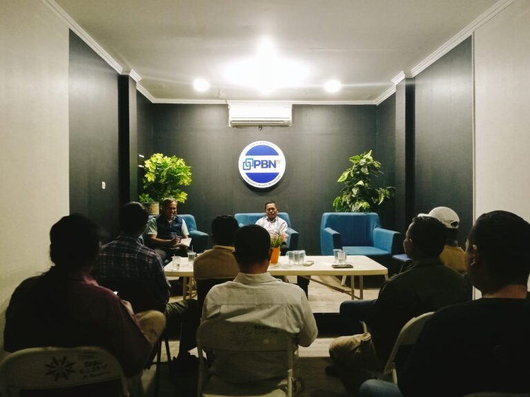 Pelatihan Jurnalistik di Kantor FPWI Dihadiri Seluruh Pengurus dan Anggota