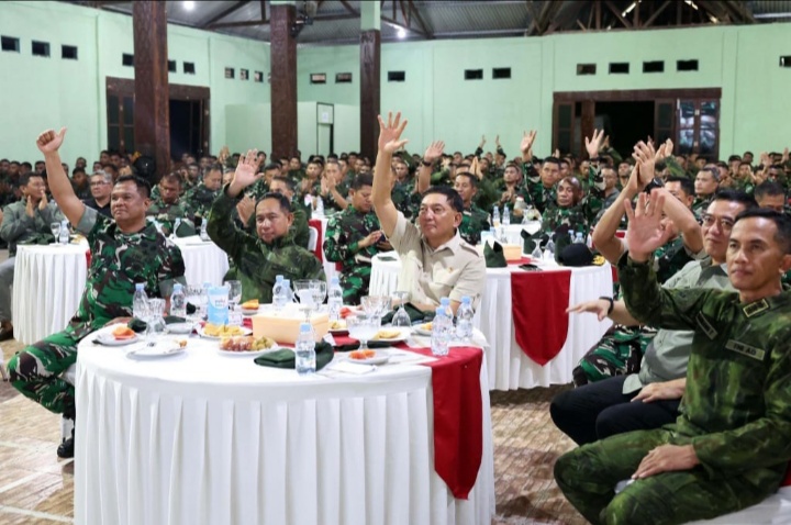 Panglima TNI dan Menhan RI Hadiri Malam Akrab Bersama Ribuan Prajurit di Papua