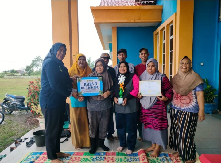 PKK Kecamatan Singkep Selatan gelar doa selamat Juara 3 Lomba Kebun PKK dan Disejalankan dengan Penyerahan Hadiah