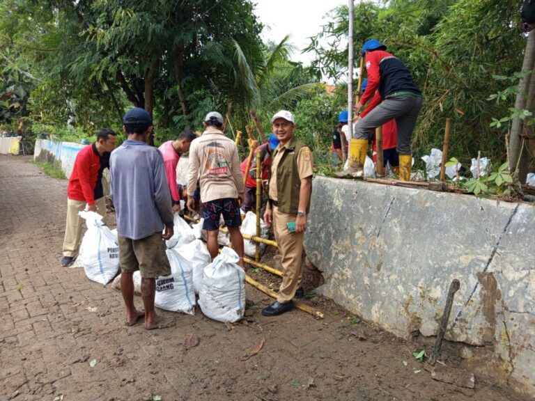 Pemkot Semarang Tanggap Cepat Atasi Tanggul Jebol di Kali Plumbon untuk Minimalkan Dampak Banjir