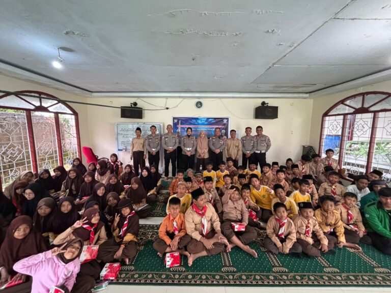 Ditlantas polda kepri sambangi pesantren wali songo Lewat program”Pos Ngetren,