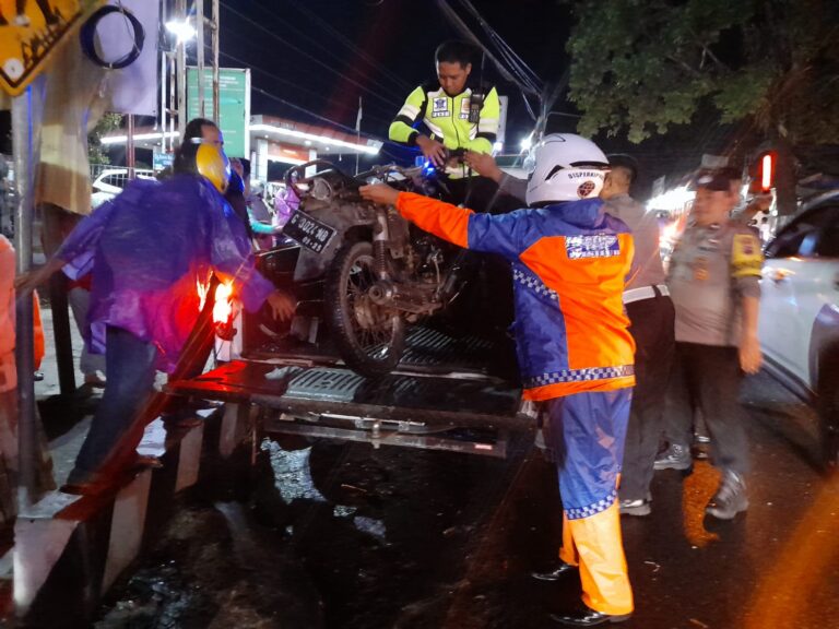 Kecelakaan Lalu Lintas di Jalan Raya Dieng, Satlantas Polres Wonosobo Sigap Tanggapi