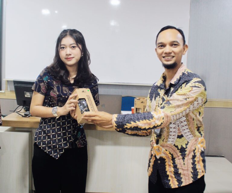 Prestasi Mahasiswa Fakultas Hukum Trisakti: Penghargaan di Diklat Paralegal LKPH Universitas Trisakti