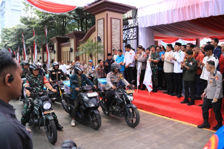 Pastikan Kebutuhan Pokok Terjaga Selama Ramadan Kapolri Dan TNai Buka Kegiatan Baksos