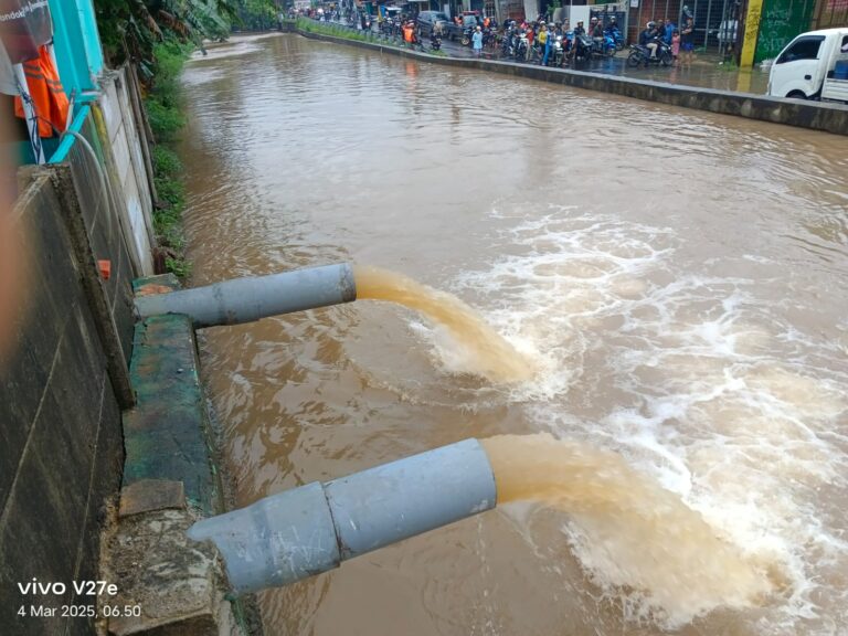 Puluhan Rumah Terendam di Pondok Kacang Permai