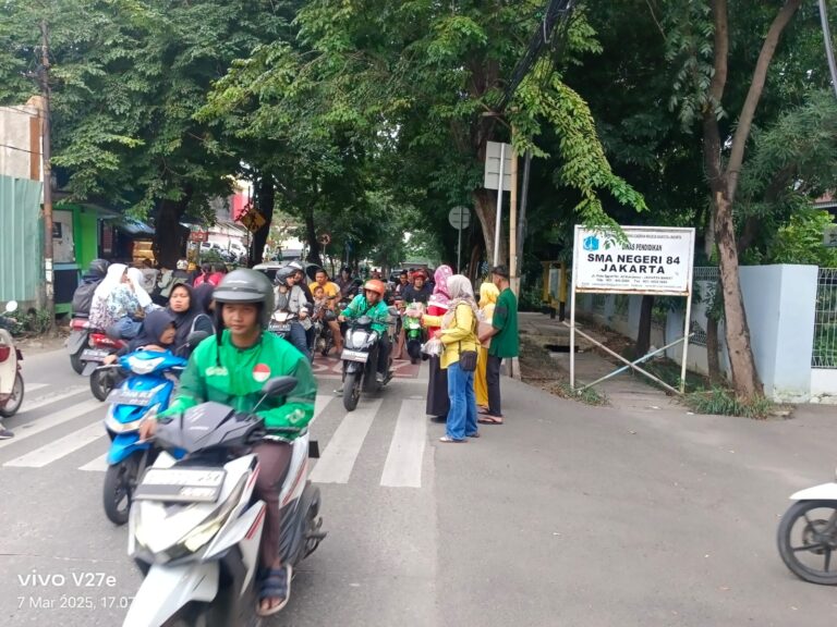 ILUNI SMA 84 Jakarta Gelar Kegiatan Ramadhan Berbagi Ta’jil