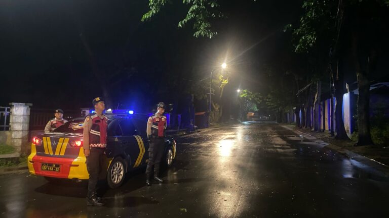 Antisipasi Gangguan Kamtibmas Selama Bulan Ramadan, Pleton Siaga Polres Karanganyar Gelar Patroli Rutin