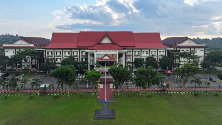 MUTASI DI LINGKUNGAN POLDA KEPRI: SEJUMLAH PERWIRA DAN BINTARA PINDAH TUGAS