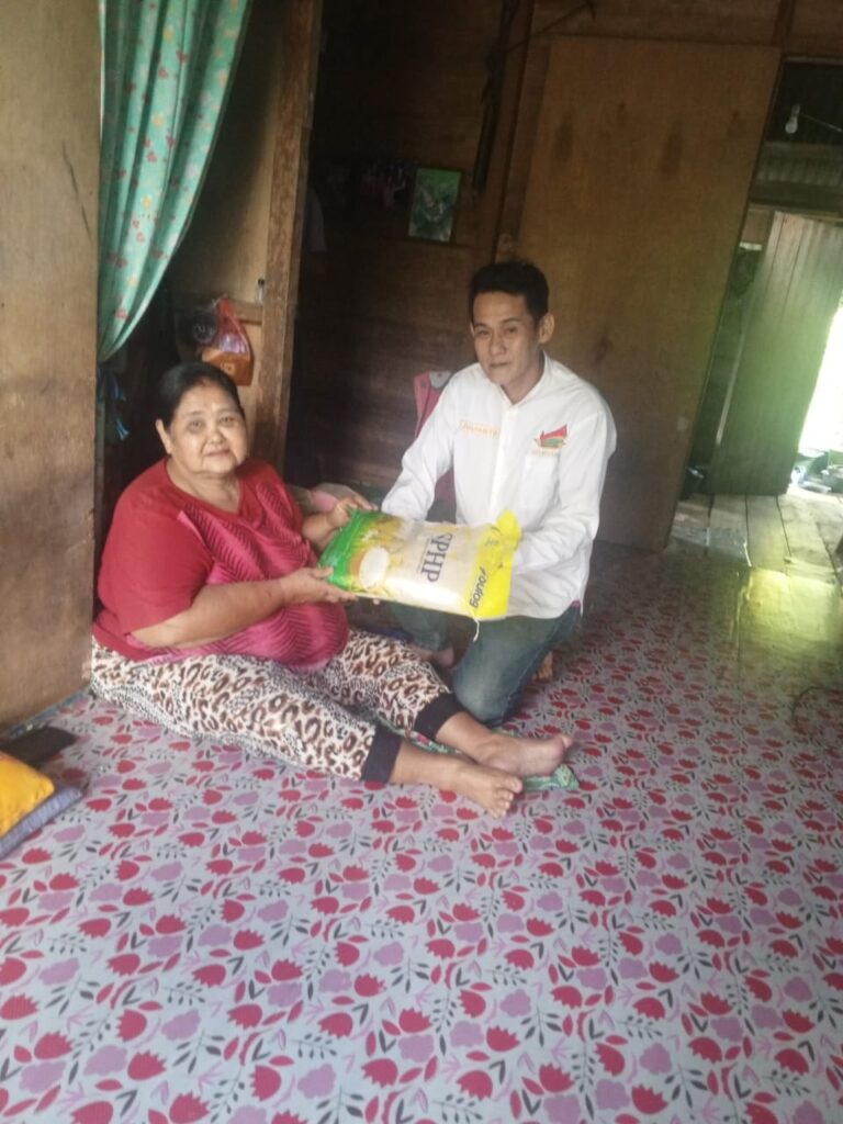 Himpunan Melayu Raya kabupaten lingga zuhardi: Membenarkan adanya kegiatan berbagi sembako kepada warga lansia dan juga janda 