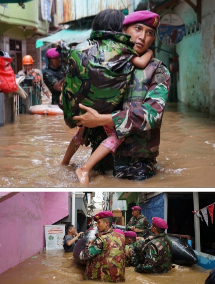 Aksi Tanggap Prajurit Pasmar 1 Korps Marinir Evakuasi Korban Banjir di Jakarta