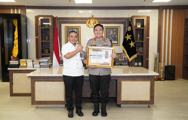 Kapolda Riau Irjen Muhamad Iqbal : Dekat dengan Masyarakat disaat Masyarakat Menghadapi Bencana Banjir dan Longsor