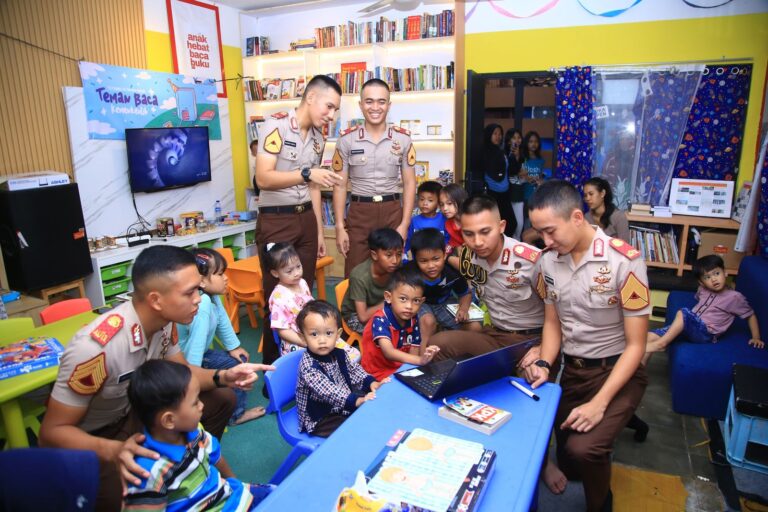 Kepedulian Taruna Akpol : Mengajarkan Calistung Hingga Memotivasi Anak Jalanan