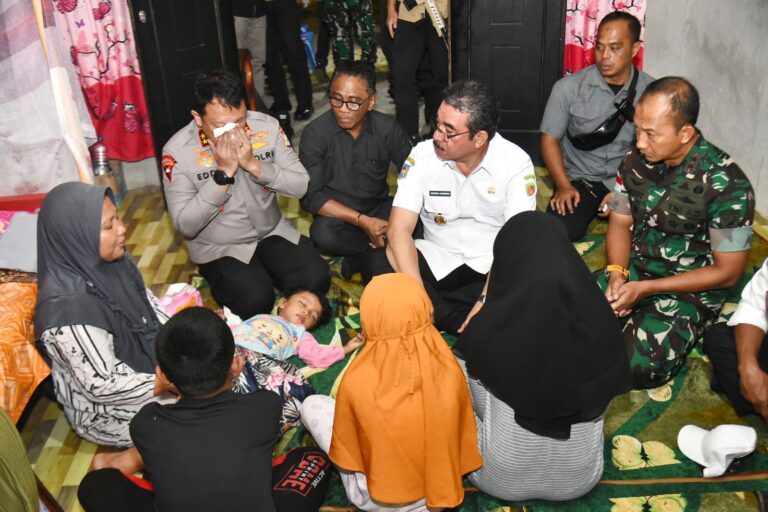 Gugur Saat Lerai Bentrokan, Bripka Husni Dianugerahi Kenaikan Pangkat Anumerta